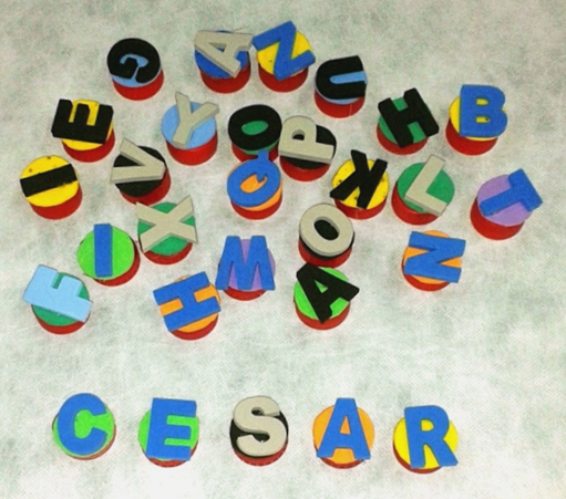 Jogo de encaixe, feito de Papelão 💟👇✓ Dica de atividade para favorecer o  raciocínio, concentração e associação das cores, com objetivo de  identificar as, By Brinquedos e brincadeiras legais